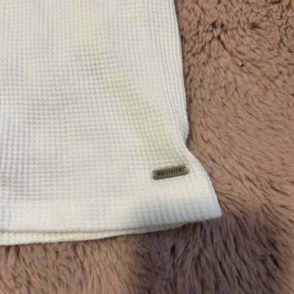 Hollister Must Have Tee Long-Sleeve - Picture 4 of 6